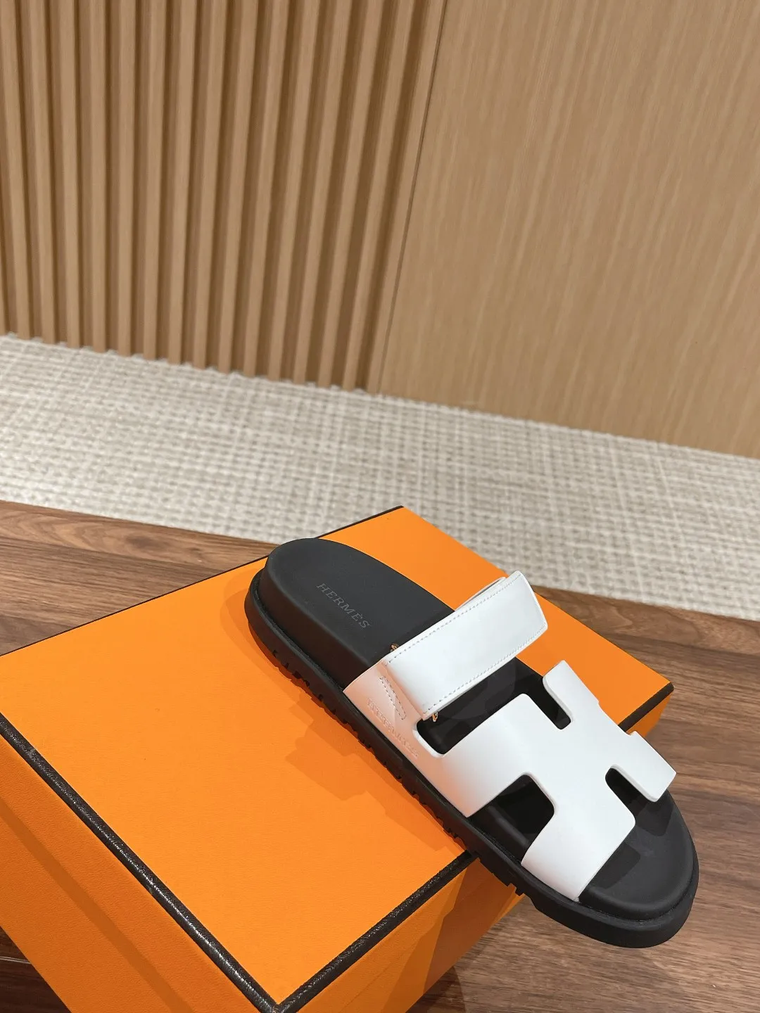 👟👟Ex-factory price 480👟👟 Women's shoes, women's clothing 𝐇𝐞𝐫𝐦𝐞𝐬 Hermès second uncle slippers, must be crazy to call🙆 The classic + 2025 new color matching is also so good-looking. The contrasting splicing of different colors and materials can easily create a fashionable look Size: 35-45